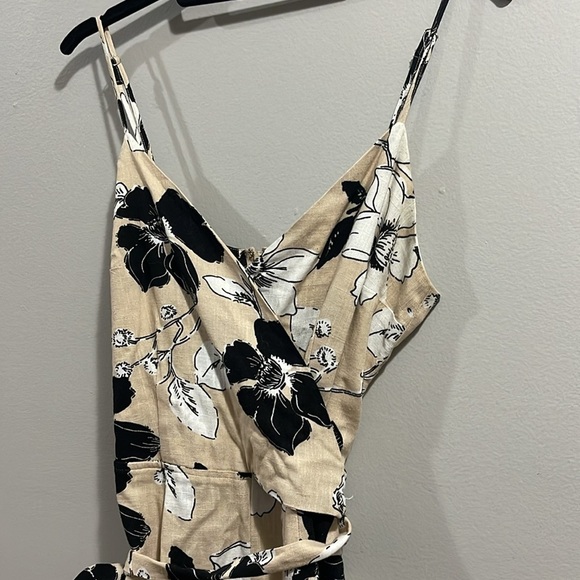 Dotti Black & Beige Floral Jumpsuit adjustable straps and zipper closure - Picture 3 of 9